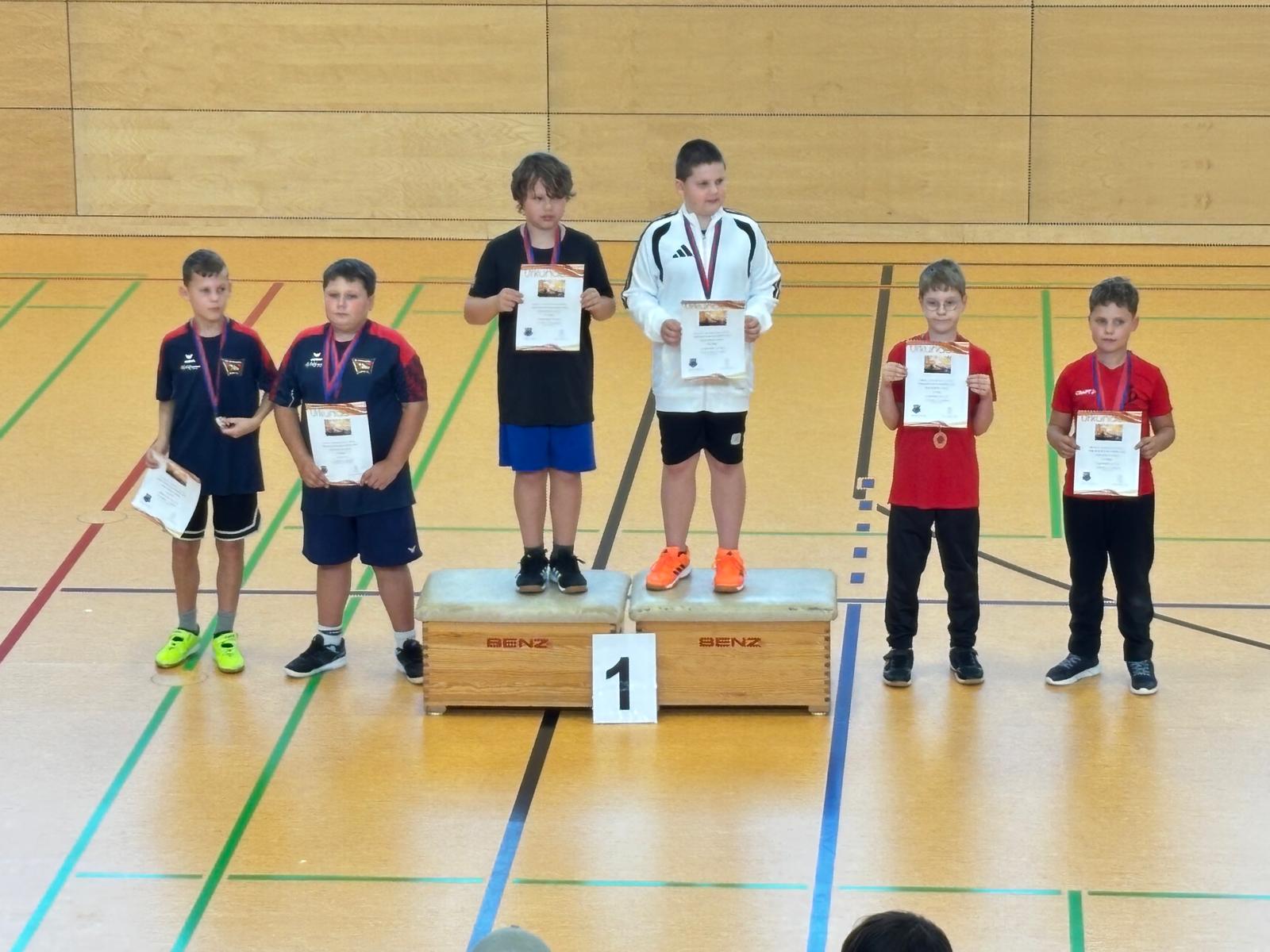 Siegerehrung der Jungen auf dem ersten Platz